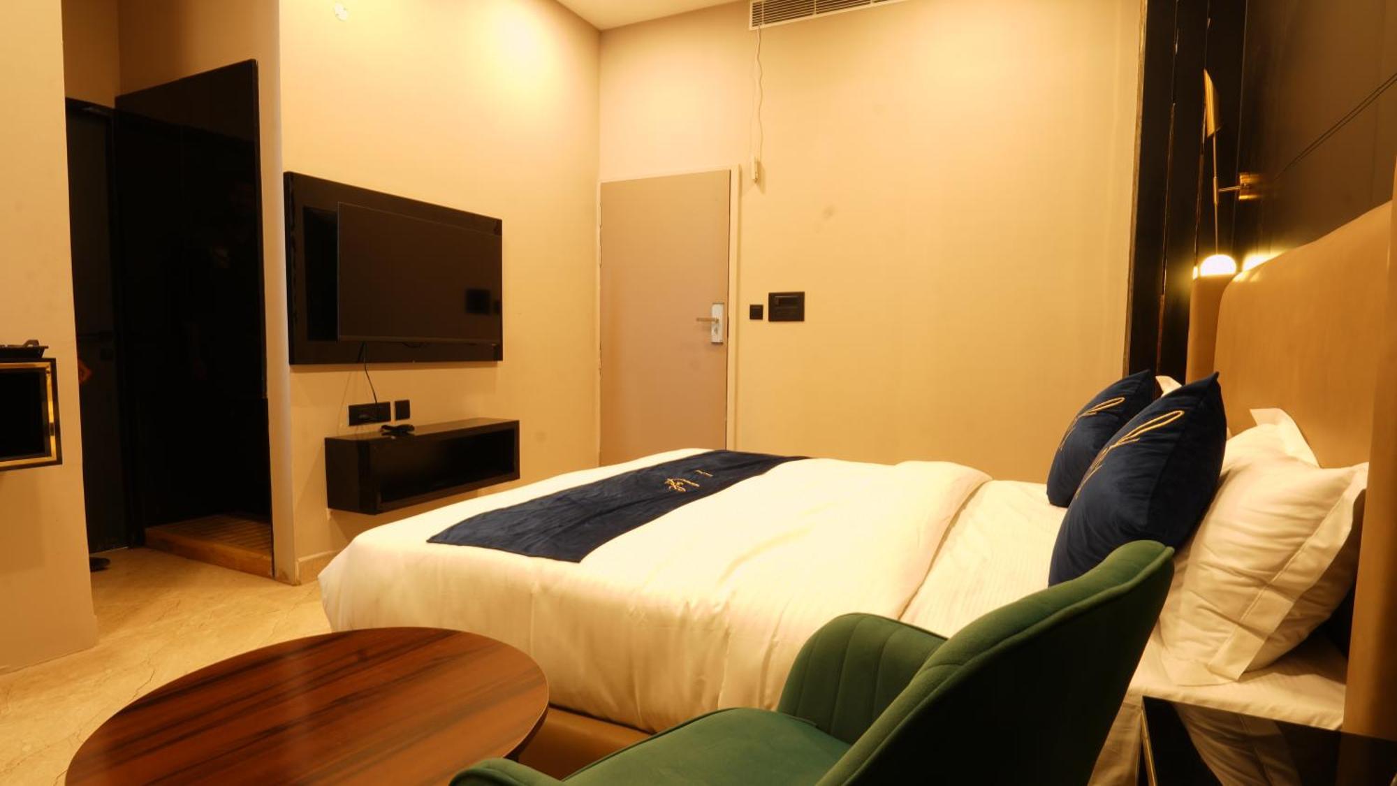 Aquila Grand Suites - Noida Sector 136 ภายนอก รูปภาพ