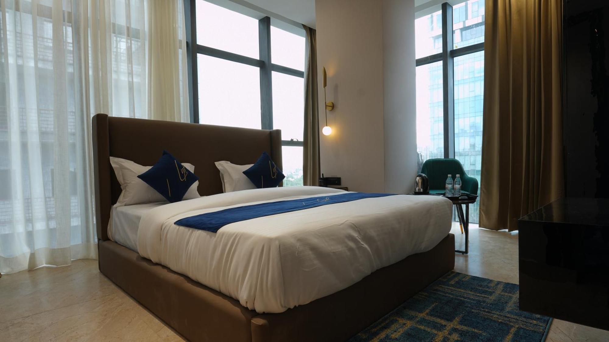 Aquila Grand Suites - Noida Sector 136 ภายนอก รูปภาพ