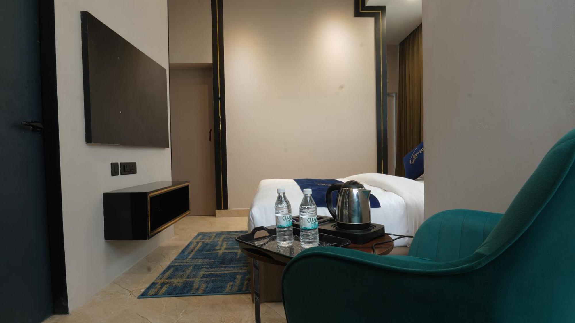 Aquila Grand Suites - Noida Sector 136 ภายนอก รูปภาพ