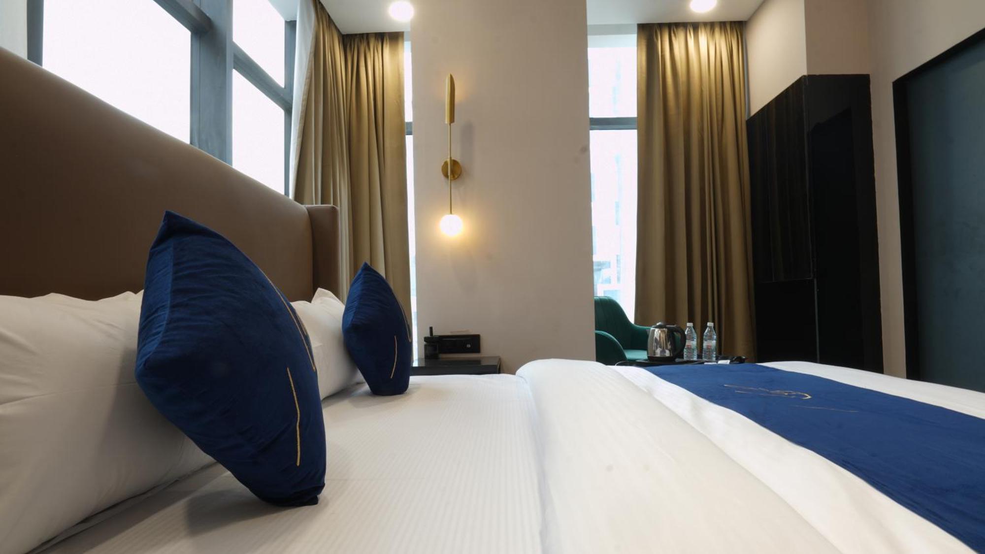 Aquila Grand Suites - Noida Sector 136 ภายนอก รูปภาพ