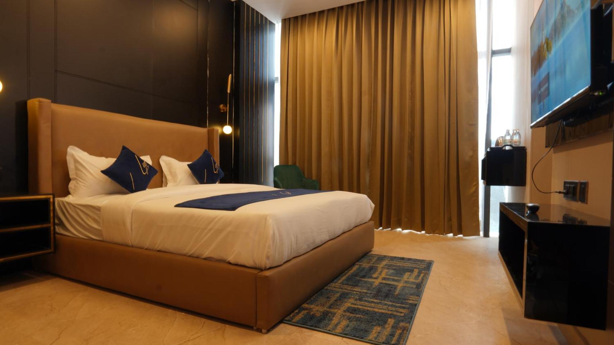Aquila Grand Suites - Noida Sector 136 ภายนอก รูปภาพ