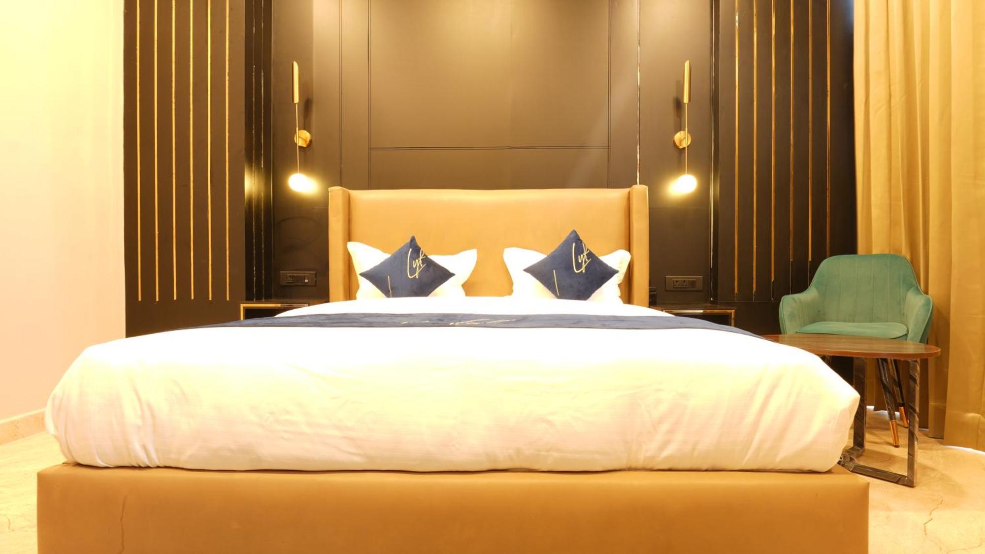 Aquila Grand Suites - Noida Sector 136 ภายนอก รูปภาพ