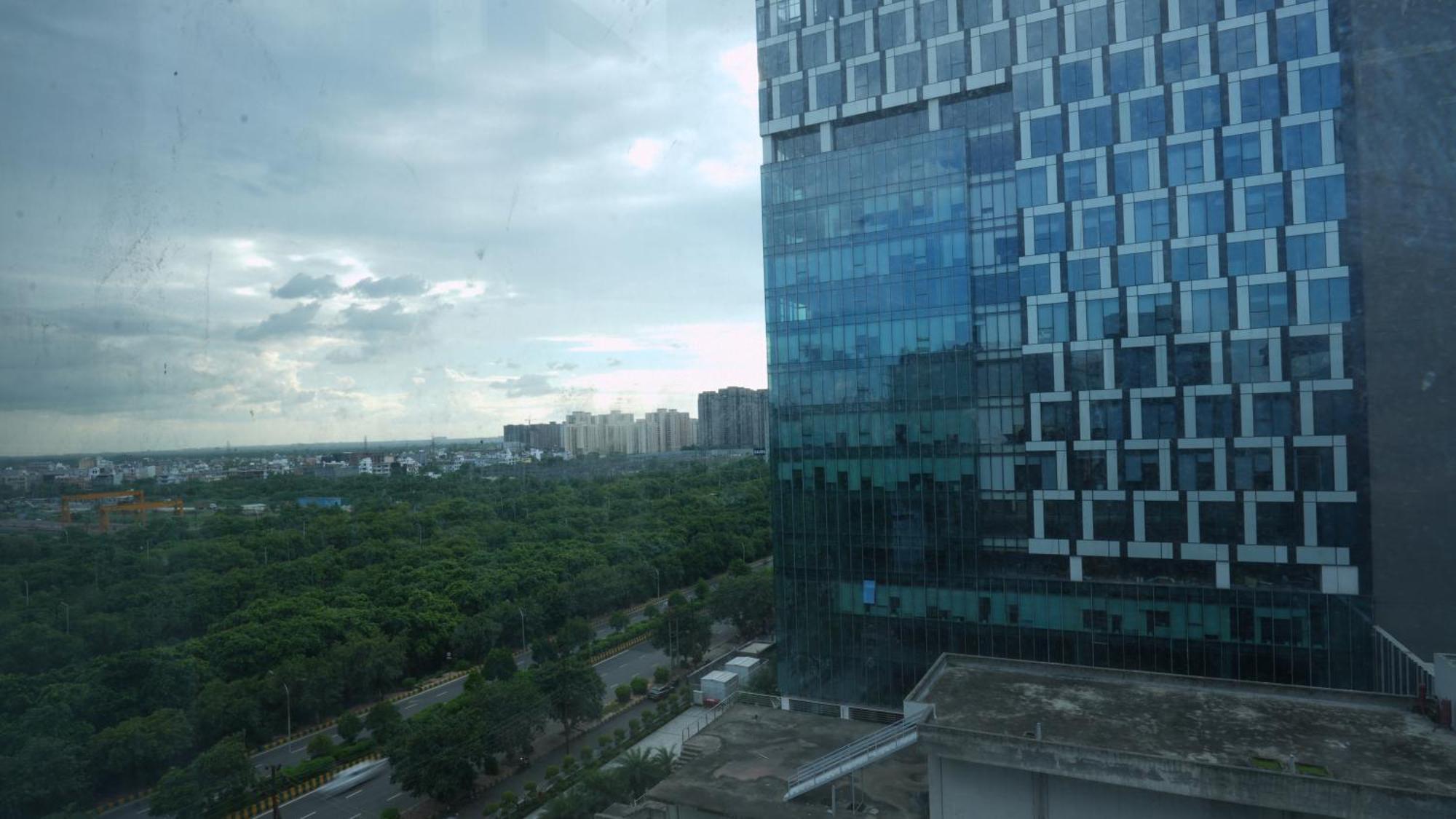 Aquila Grand Suites - Noida Sector 136 ภายนอก รูปภาพ