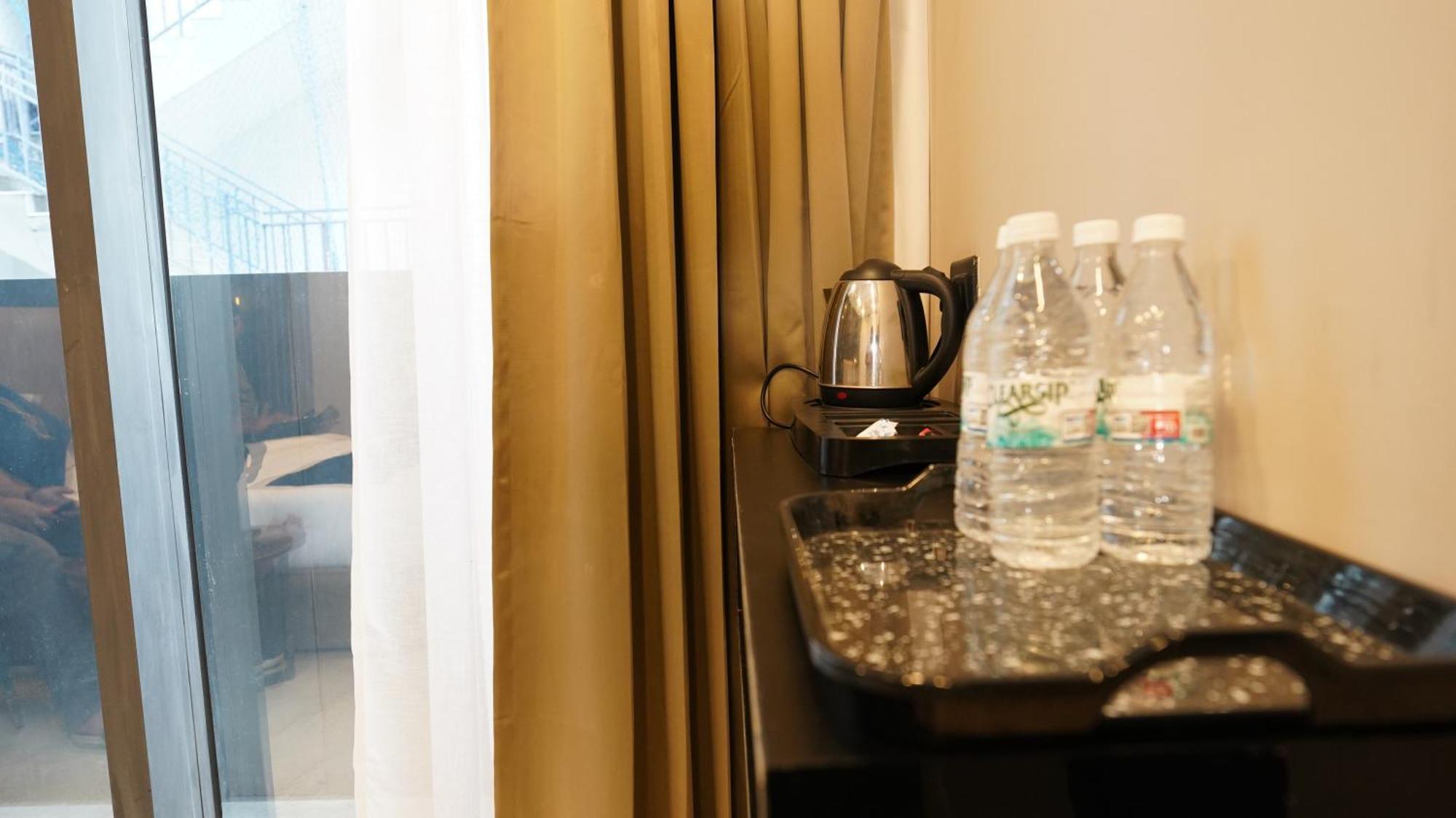 Aquila Grand Suites - Noida Sector 136 ภายนอก รูปภาพ