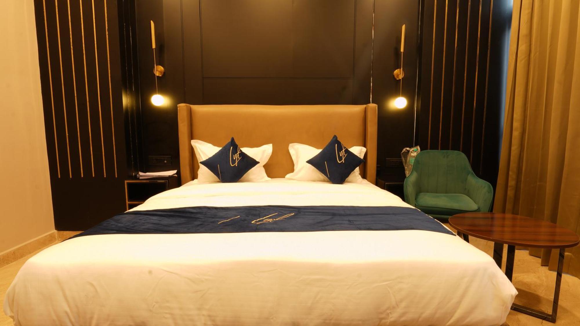 Aquila Grand Suites - Noida Sector 136 ภายนอก รูปภาพ