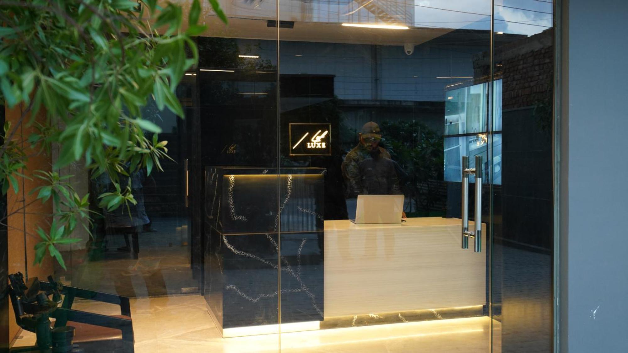 Aquila Grand Suites - Noida Sector 136 ภายนอก รูปภาพ