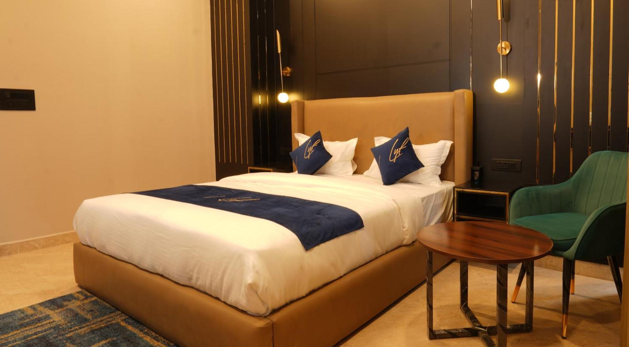 Aquila Grand Suites - Noida Sector 136 ภายนอก รูปภาพ