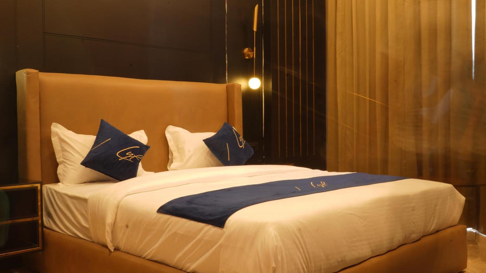 Aquila Grand Suites - Noida Sector 136 ภายนอก รูปภาพ