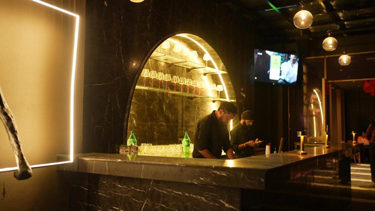Aquila Grand Suites - Noida Sector 136 ภายนอก รูปภาพ