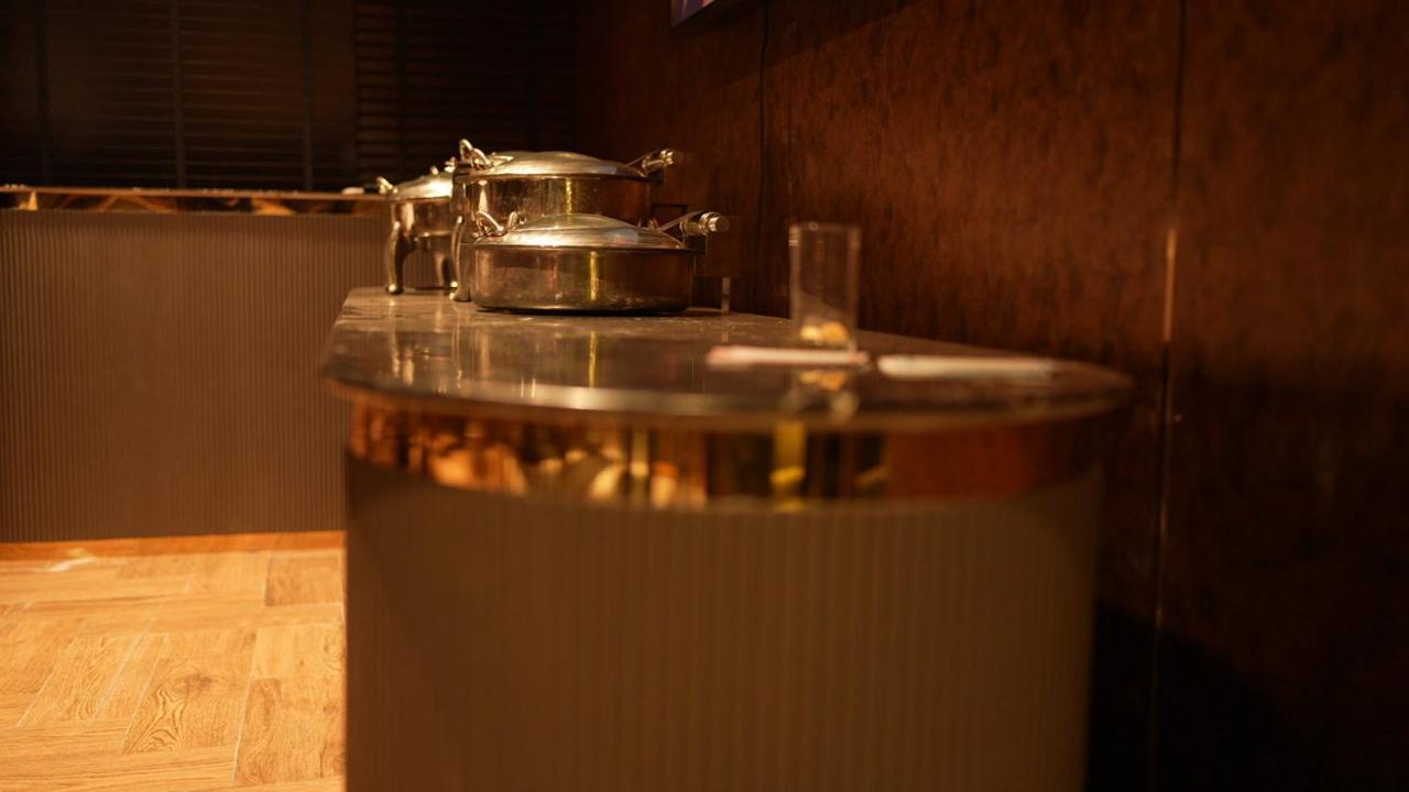 Aquila Grand Suites - Noida Sector 136 ภายนอก รูปภาพ