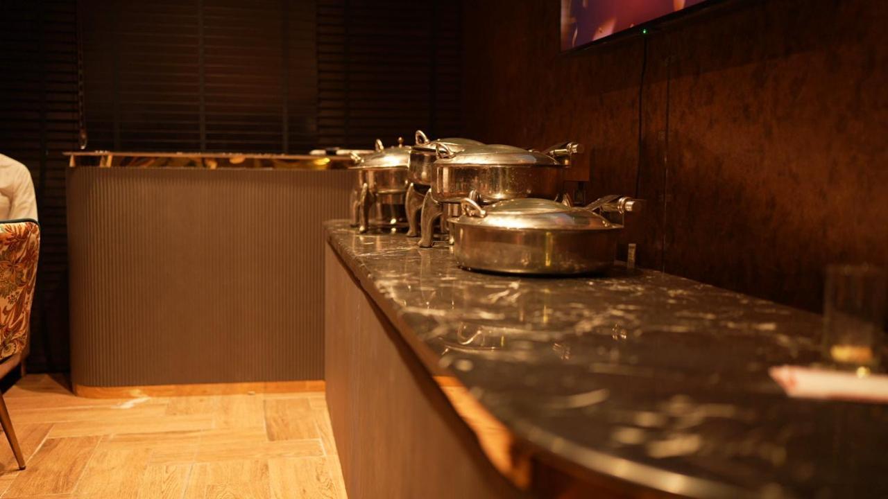 Aquila Grand Suites - Noida Sector 136 ภายนอก รูปภาพ